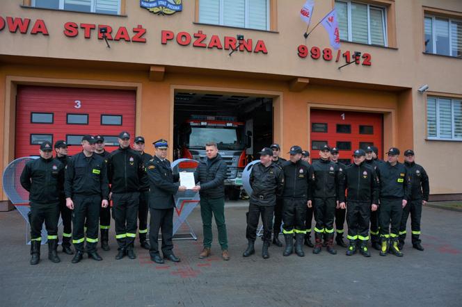 Gaszą pożary i rozpalają serca. Zamojscy strażacy zrobili wyjątkową instalację