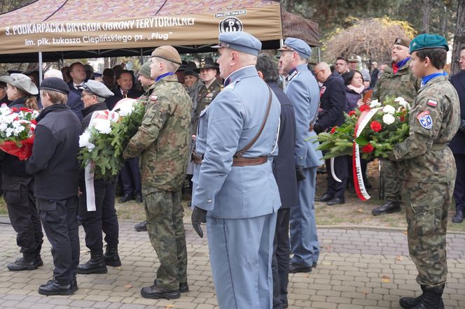  Uroczystości pod pomnikiem Józefa Piłsudskiego w Rzeszowie 