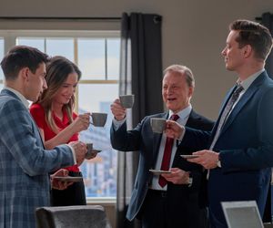 Na Wspólnej odc. 4063. Darek Żbik (Michał Mikołajczak), prawniczka Kalina (Katarzyna Gałązka), Andrzej Zakościelny (Dariusz Niebudek), Tadeusz (Jakub Pruski)