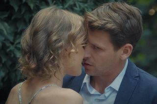 M jak miłość odc. 1830. Natalka (Dominika Suchecka), Adam Karski (Patryk Szwichtenberg)