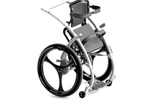 Absolwenci Politechniki Białostockiej opracowali wózek inwalidzki z funkcją pionizacji