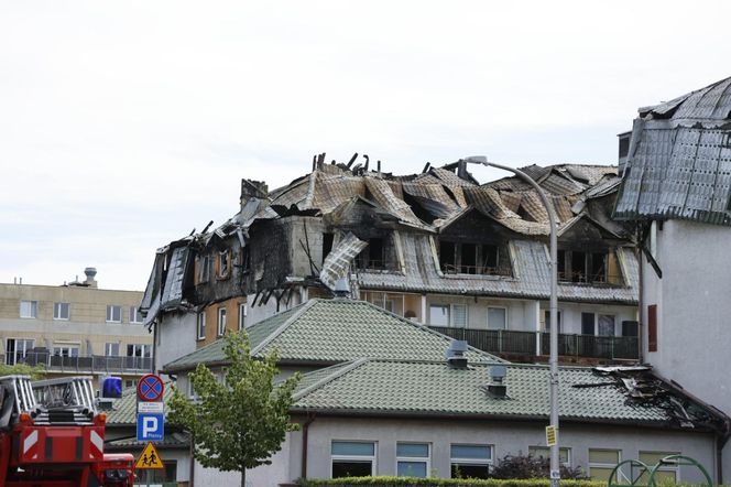 Blok przy ul. Powstańców w Ząbkach po pożarze