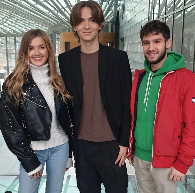 M jak miłość. Mateusz (Krystian Domagała), Wojtek (Feliks Matecki), Ala (Alicja Ostolska)