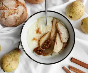 Kasza manna z gruszkami i cynamonem. Obłędnie wygląda, pysznie smakuje