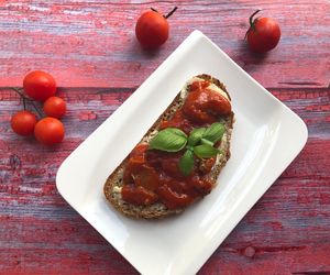 Fantastyczne śledzie w sosie pomidorowym ze słodką nutą rodzynek