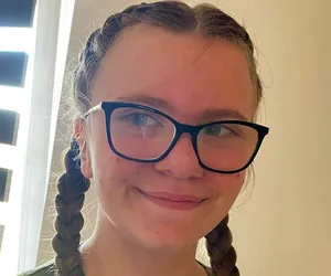 Zaginęła dziewczynka. Szuka jej rodzina. Tak może wyglądać