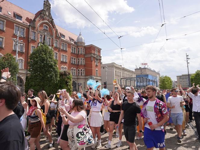 Juwenalia Śląskie 2024. Korowód przeszedł ulicami Katowic. Studenci mają klucze do miasta