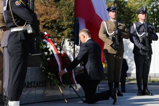 Święto Wojska Polskiego. Andrzej Duda złożył wieniec przed pomnikiem marszałka Józefa Piłsudskiego [ZDJĘCIA]