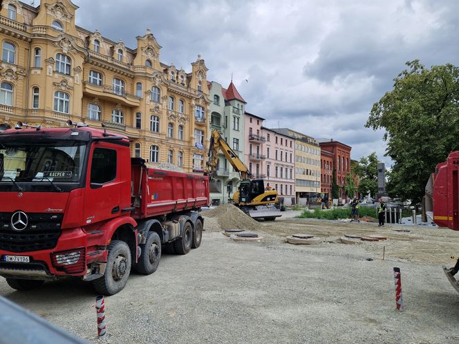 Tak przebiega rewitalizacja Placu Wolności w Bydgoszczy. Zaglądamy na plac budowy