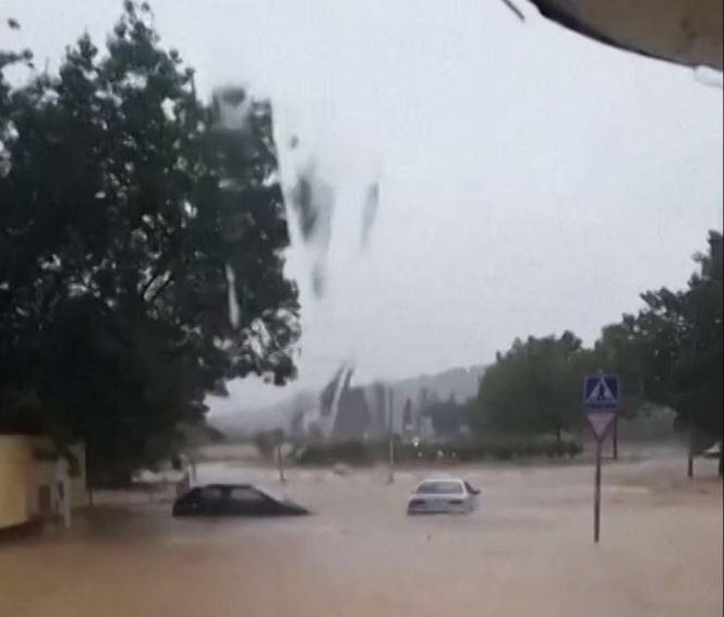 Były upały, jest potop! Hiszpania pod wodą. Gdzie jest niebezpiecznie?