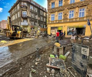  Powódź w Kłodzku. Ołtarze pływały w kilku metrowej wodzie. Ta powódź była najgorsza