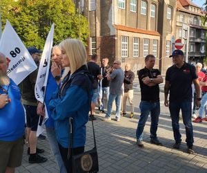 Paraliż w Katowicach. Rozpoczął się protest górników i hutników. Stal się hartuje, a rząd ją rujnuje