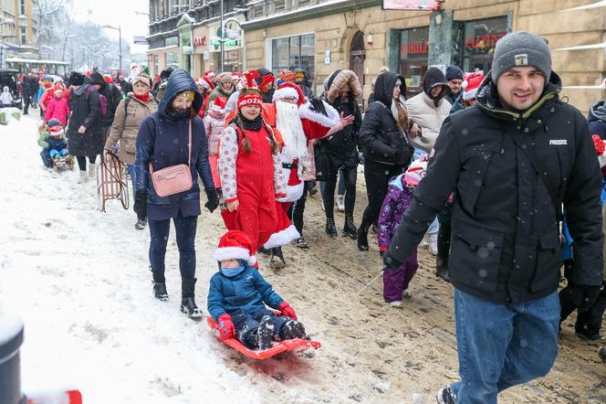 Parada w Mikołajów w Chorzowie na koniec Mikołajowego Festiwalu Czekolady z... owadami