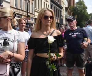 Marsz Milczenia dla Klaudii w Toruniu. „Niech nasza cisza przemówi głośniej niż słowa” [GALERIA]