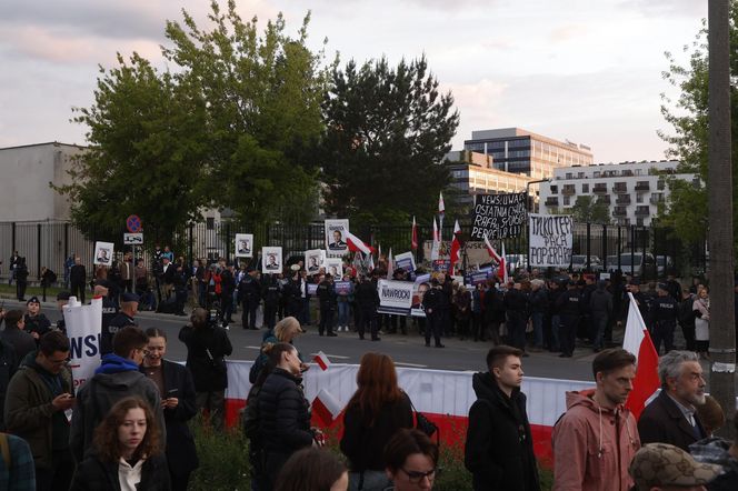 Karol Nawrocki przyjechał do TVP. Symboliczny gest i mocne wsparcie z zaplecza