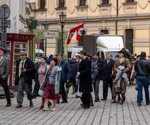 Wrocław zamienia się z powrotem w Breslau? Na ulicach miasta powstaje nowy serial. Zobacz, jak wygląda plan zdjęciowy [ZDJĘCIA]