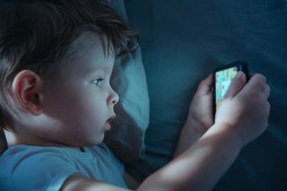 Ekrany a rozwój dziecka. Kiedy szkodzą, a kiedy mogą pomóc?