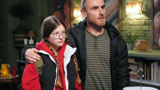 Barwy szczęścia odc. 3189. Pola (Gabriela Szewczyk), jej ojciec Zbyszek (Krzysztof Chudzicki)