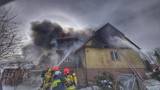 Pożar w Hajnówce. Matka z synem w jednej chwili stracili wszystko [ZDJĘCIA]