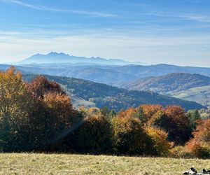 Małopolskie pasmo górskie zachwyca jesiennym pięknem. Ukryta perełka z widokiem na tatry [GALERIA]