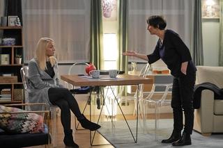 Pierwsza miłość, odcinek 3589: Emilka (Anna Ilczuk), matka Marcina (Renata Pałys)