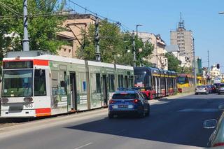 Tramwaj potrącił pieszego w centrum Łodzi. Ograniczono ruch w kierunku Manufaktury
