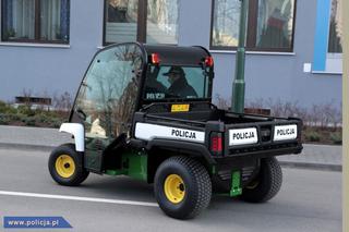 Nietypowy policyjny radiowóz w Krakowie: elektryczny John Deere Gator TE