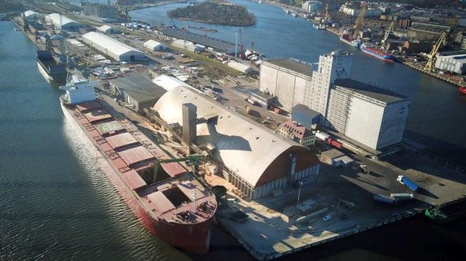 Port w Szczecinie. Kanał Dębicki przechodzi modernizację. Pierwsze efekty prac budowlanych