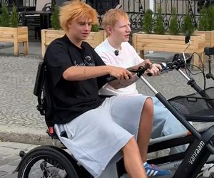 Ed Sheeran zwiedza Wrocław na rowerze. Fani przecierają oczy ze zdumienia!
