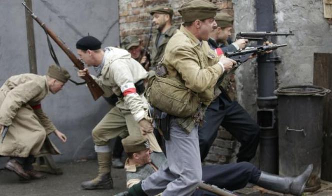 Czas honoru 7 sezon. Bronek (Maciej Zakościelny), Janek (Antoni Pawlicki),