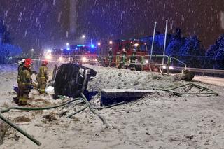 Przyszowice: Auto wyleciało z drogi. Dwie osoby trafiły do szpitala