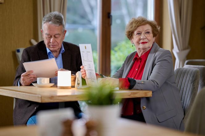 Na Wspólnej odc. 4013. Witold Strzelecki (Roch Siemianowski), Krystyna Agier (Małgorzata Knothe)