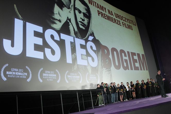 Tragiczna śmierć Magika poruszyła Polskę, a ale jego muzyka wciąż żyje. Teraz Paktofonika wystąpi w Opolu