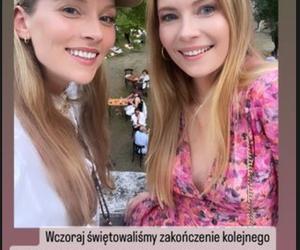 Oficjalna impreza gwiazd Barw szczęścia na koniec sezonu. Anna Mrozowska (Renata), Karolina Chapko (Dominika)
