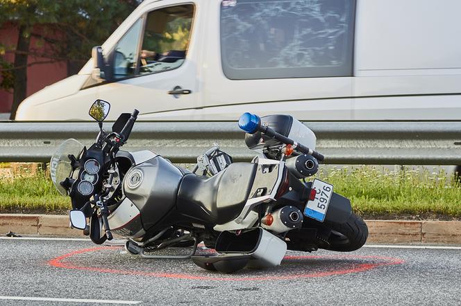 Wypadek motocykla policyjnego, zdjęcie ilustracyjne