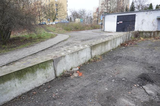 "Mur Boniński" na osiedlu Winiary