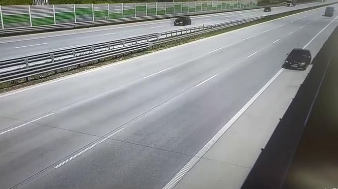 Wiceminister infrastruktury o szokującym zdarzeniu na A1 pod Piotrkowem Tryb. Kierowca BMW jechał pod prąd prosto na niego [ZDJĘCIA].