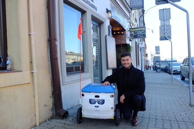Jedzenie przywiezie ci... robot! W Lublinie pracują już roboty - dostawcy!