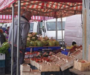 Ceny warzyw i owoców na targowisku w Skarżysku