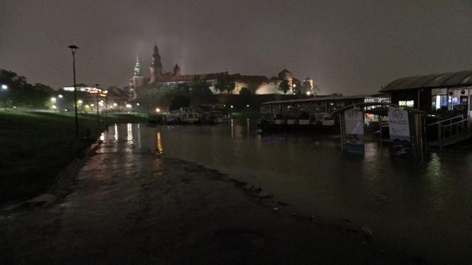 Wielka woda w Krakowie. W piątek rano fala kulminacyjna