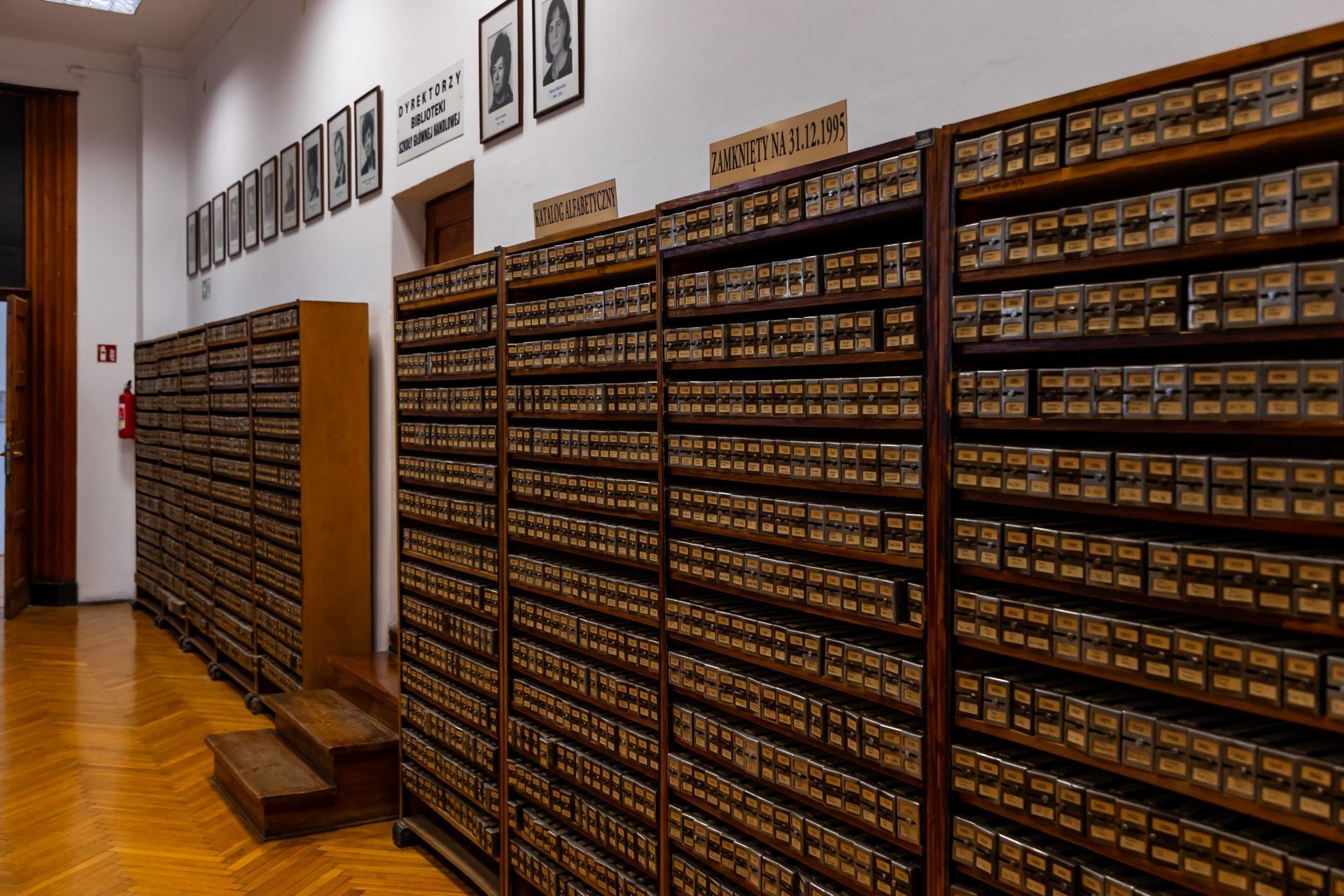 Biblioteka SGH - zdjęcia. Zobacz wspaniałe wnętrza warszawskiego gmachu