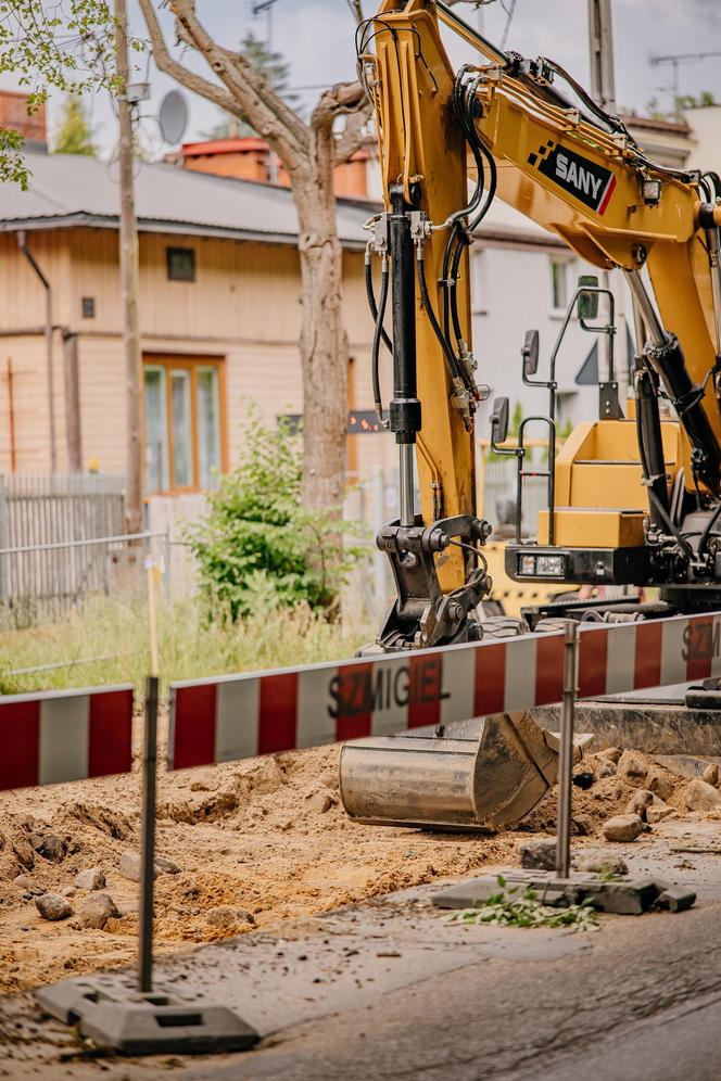 Kolejny etap przebudowy ul. Krakowskiej. Czym zajmują się drogowcy? [ZDJĘCIA]