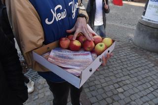 Rolnicy strajkowali częstując tym, co mają najlepsze! Mieszkańcy byli w szoku