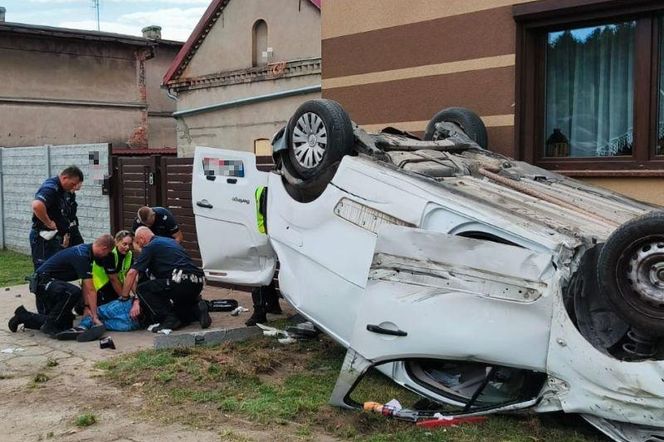 Szaleniec za kierownicą na Dolnym Śląsku. Ucieczka przed policją zakończona dachowaniem