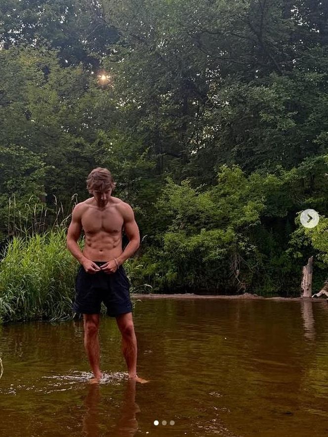 Maciej Musiał na jachcie pokazuje klatę! 30-latek w życiowej formie