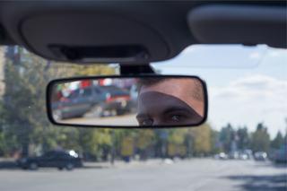 Łódź: Zatrzymał auto na środku skrzyżowania Rąbieńskiej z Traktorową i... ZASNĄŁ. 23-latkowi grozi surowa kara