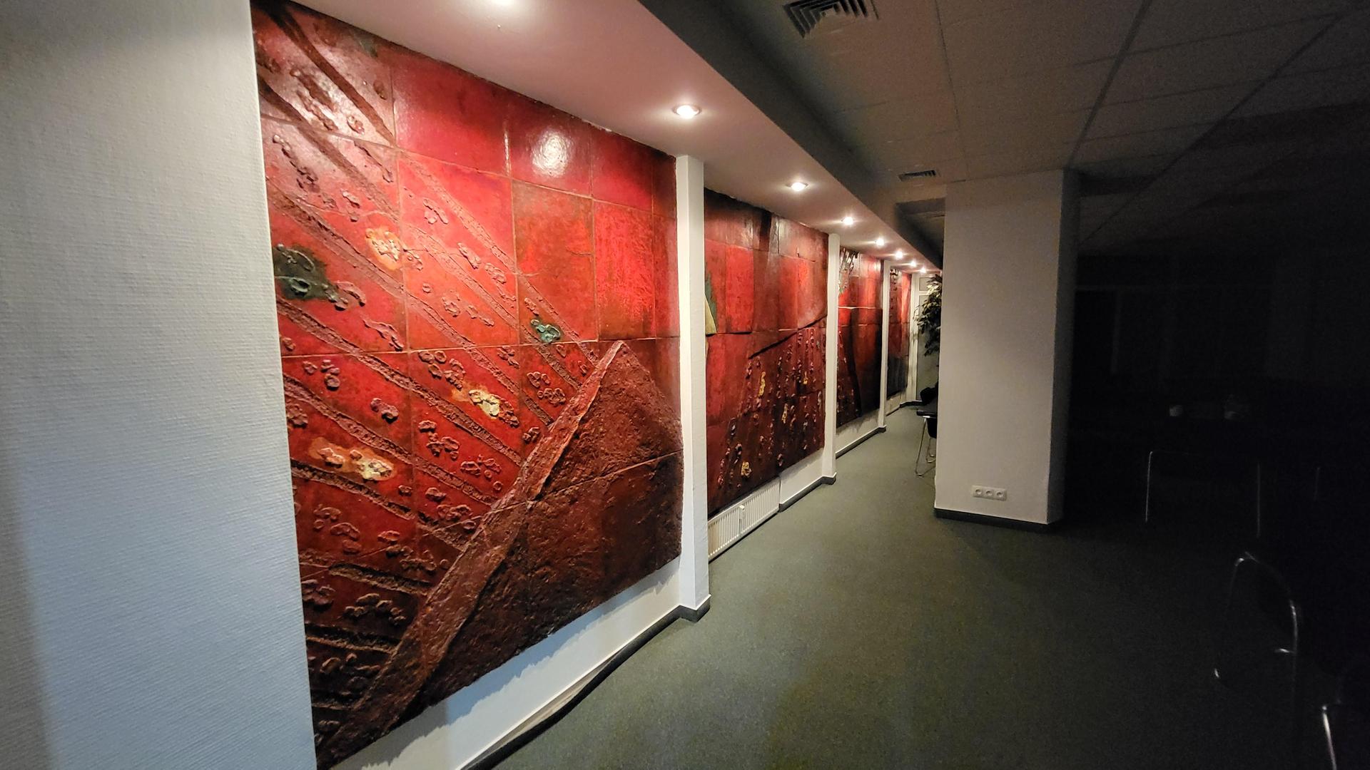 Wiejska 20 w Warszawie - zobacz zdjęcia "mozaiki" Krzysztofa Henisza i oryginalne kręte schody z byłego Domu Mody Polskiej