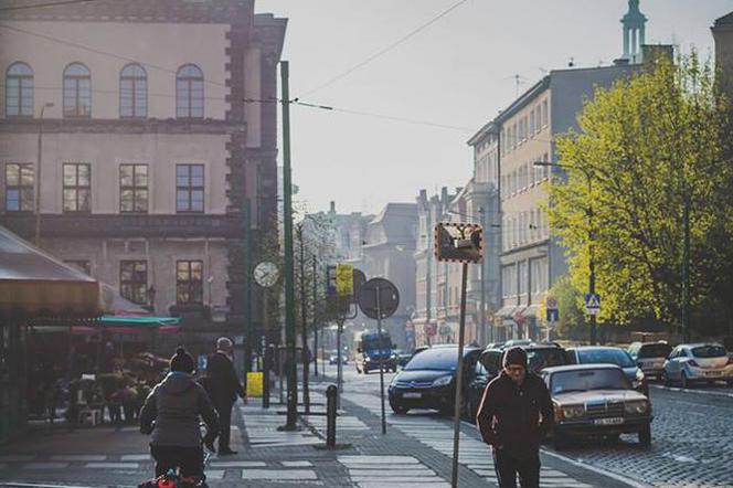 Rynek Jeżycki w słońcu