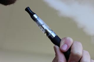 Zakaz sprzedaży jednorazowych e-papierosów! Ministerstwo Zdrowia podaje termin