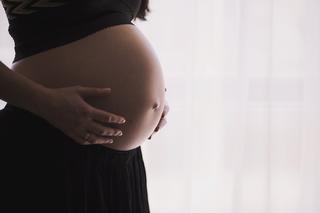 W Krakowie pacjentka z koronawirusem urodziła dziecko. Jak przebiega taki poród?